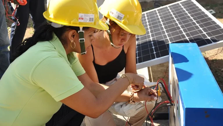 La DGE habilitó a recibidos de carreras no docentes a dar clase en secundarias