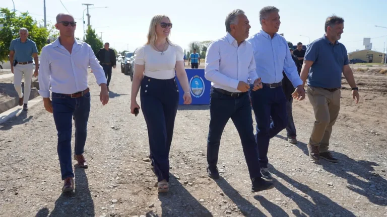 Cornejo anunció que licitará casas del IPV todos los domingos hasta llegar a 850