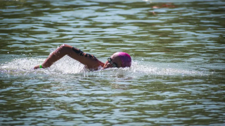 Lautaro Arjona cruzó el Río de la Plata y marcó un récord mundial de natación en aguas abiertas