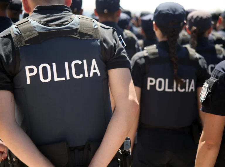 El Gobierno otorgó aumentos a policías y penitenciarios: cuánto cobrarán