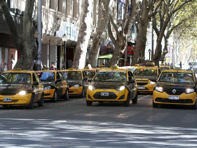 Se viene un nuevo aumento en la tarifa de taxis y remises en Mendoza: de cuánto será