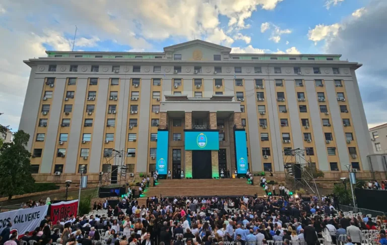 Cornejo le pagará U$S280.000 a la UNCuyo para que revise cómo trabajan los empleados estatales