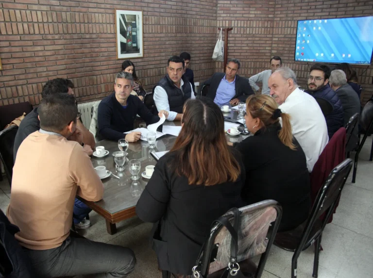 En medio del conflicto con los traumatólogos, el director de PAMI Mendoza dejó plantada a la Comisión de Salud Pública