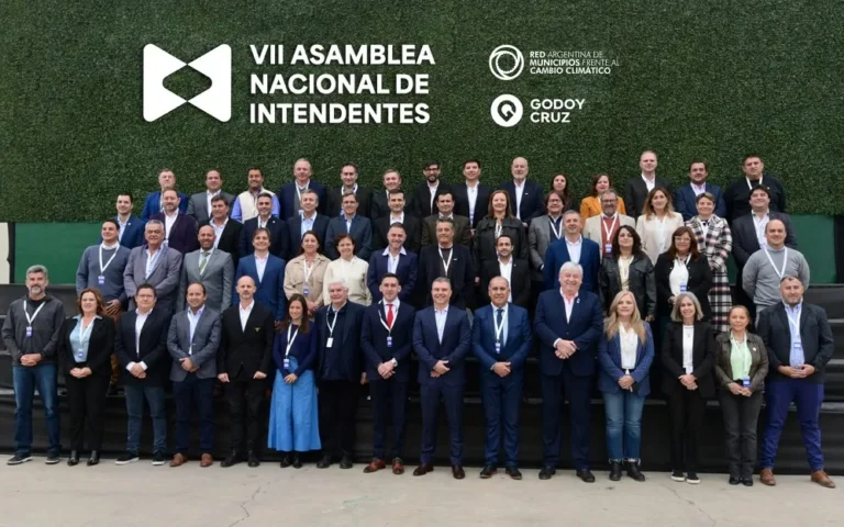 Una cumbre reunió a 80 intendentes de todo el país en Godoy Cruz por la lucha contra el cambio climático