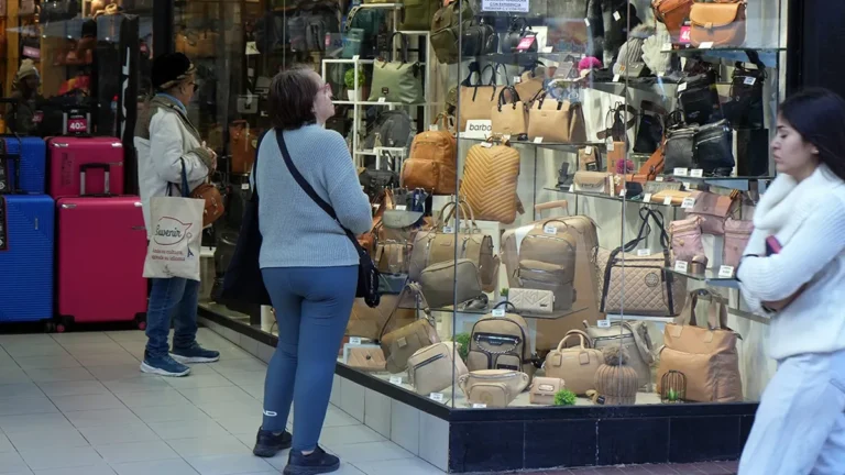 Comerciantes se unieron para traer productos importados que compitan con los precios de Chile