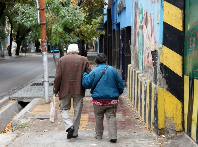 Jueves con cielo parcialmente nublado y descenso de la temperatura