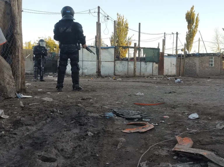 Allanamientos por tiroteos entre bandas en un asentamiento de Guaymallén: siete detenidos