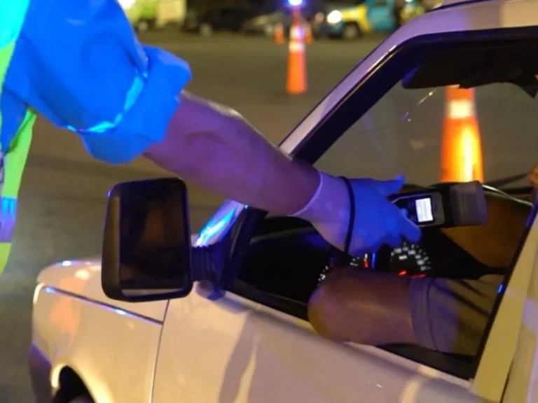 Maniobras peligrosas, alta velocidad y un choque: capturaron a tres conductores borrachos