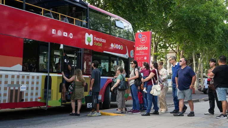 Los turistas optaron por lugares cercanos y gastar menos durante el fin de semana largo