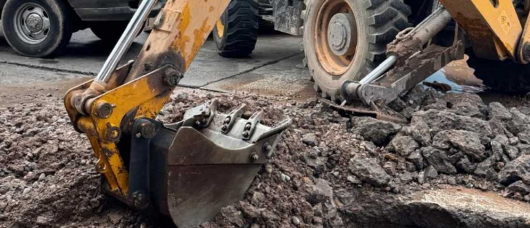 La rotura de un caño generó cortes de calle y dejó sin agua a vecinos de Ciudad