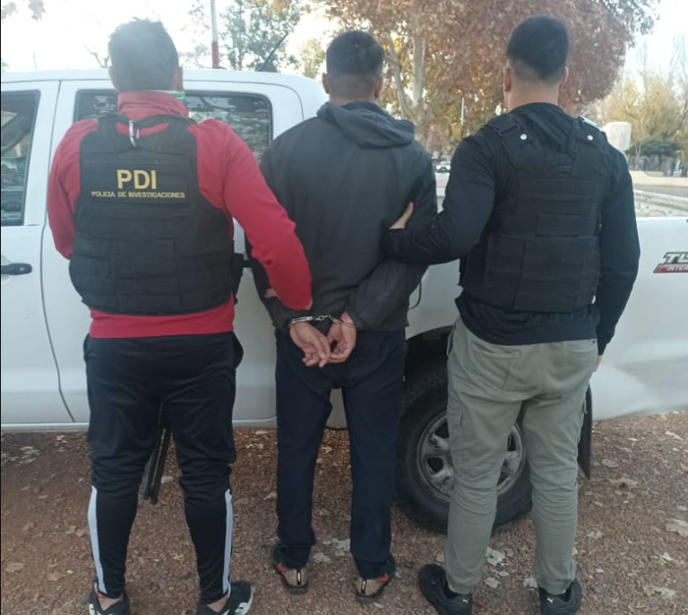 Se ocultaba en la casa de su hermana, quiso escapar pero lo atraparon como sospechoso de un tiroteo fatal