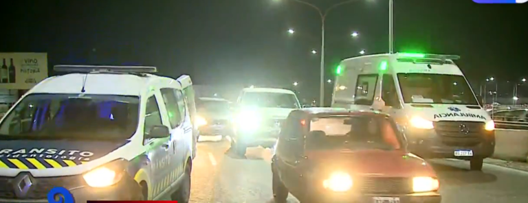 Caos vehícular en la Costanera: calles congeladas, dos accidentes y largas filas