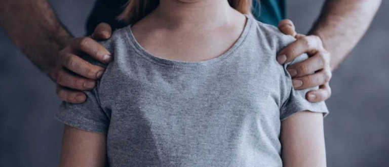 Una mujer sometía a sus hijas para que las abuse un docente de la UNCuyo