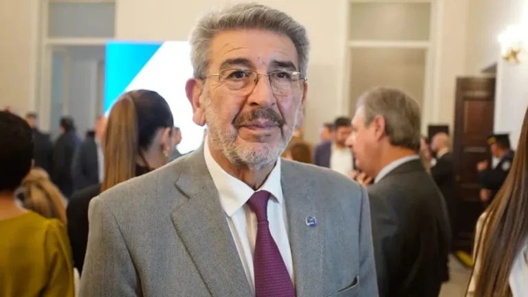 El intendente de Rivadavia reapareció en silla de ruedas y dijo estar dispuesto a volver al cargo