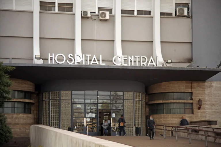 La medida de fuerza que complicará la atención en el Hospital Central este jueves