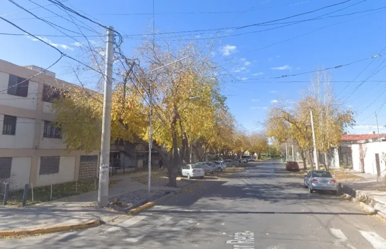 Ocho adolescentes encapuchados detenidos por robar y herir a otro chico en el Parque Central