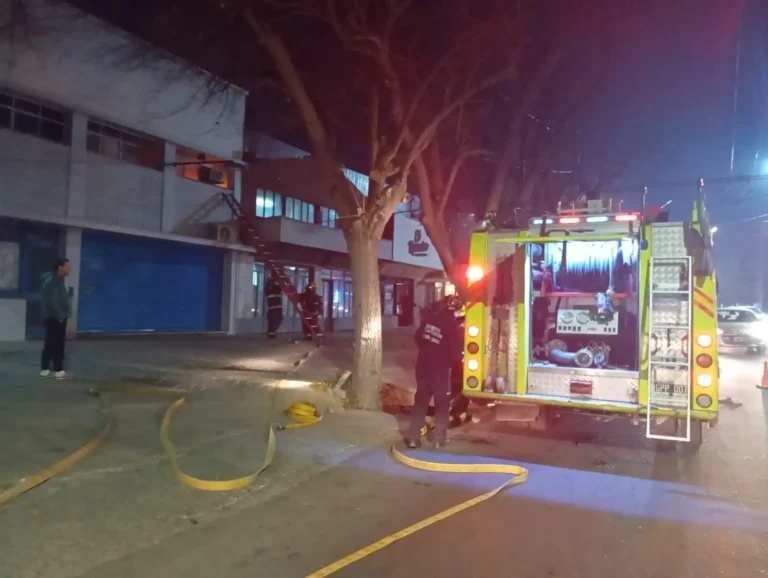 Incendio en una fábrica de etiquetas de Godoy Cruz