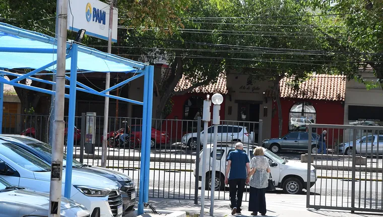 Caos en la entrega de pañales del PAMI en Mendoza