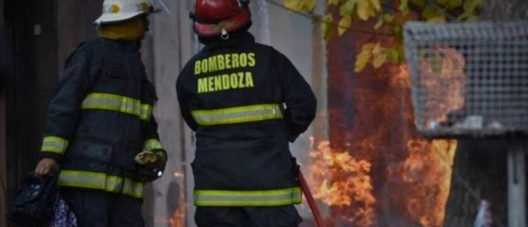 Encendió un cigarrillo y explotó su casa por una perdida de gas en Las Heras