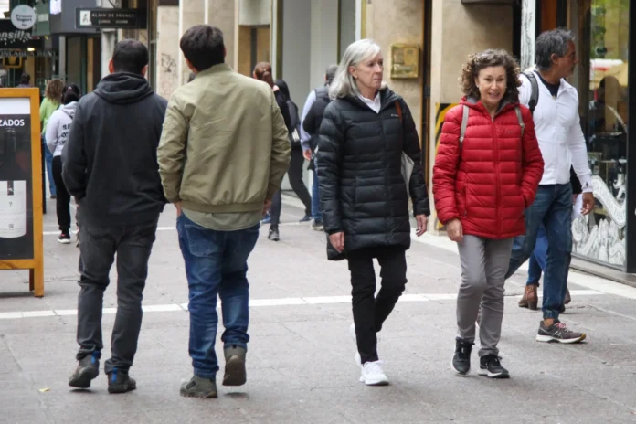 Gente-Abrigada-Frio-Mal-Tiempo-Invierno-2024-11-scaled (1)