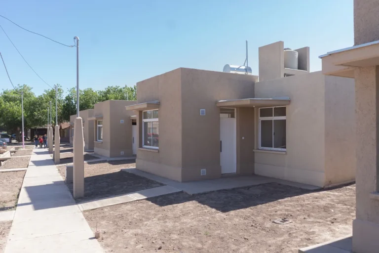 El intendente de Guaymallén anunció que construirán 800 viviendas en un terreno del Procrear