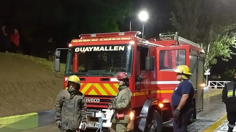 Dramático rescate tras un incendio en Guaymallén: una mujer y su hijo se encuentran internados