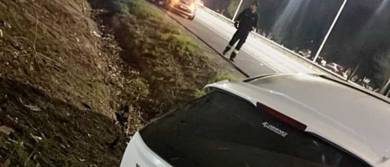 Un chico de 19 años iba con 4 amigos y chocó en el Acceso Sur