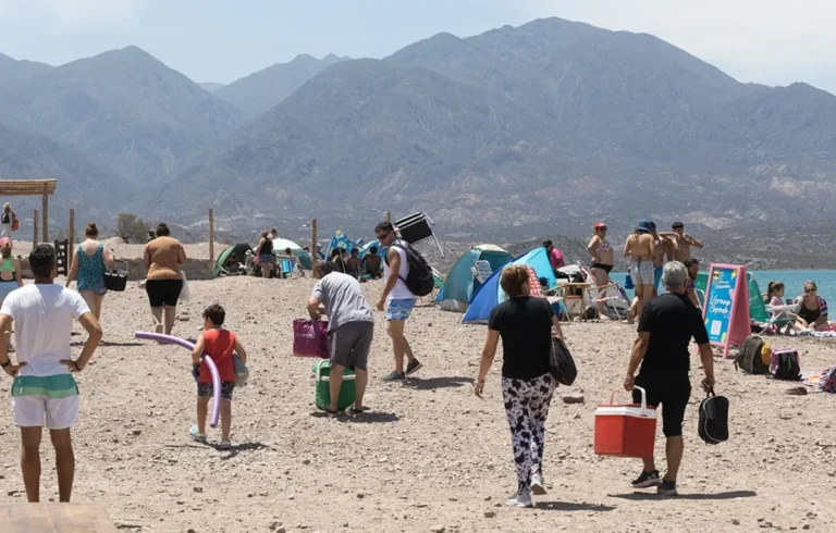 Playas gratuitas y acceso a pie: así quedó el nuevo mapa del perilago de Potrerillos