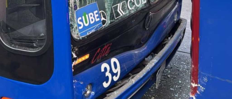 Tres colectivos chocaron en cadena en Ciudad y hay 13 heridos