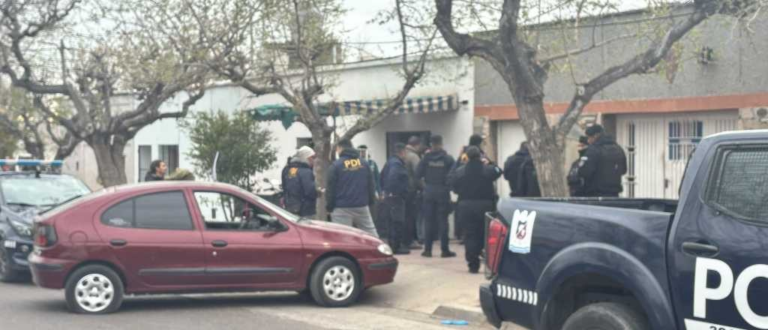 Un chico de 15 años jugaba con un arma y se disparó