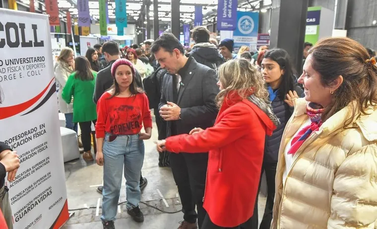 Repudio a la decisión de la DGE de que los padres controlen la inasistencia de los docentes