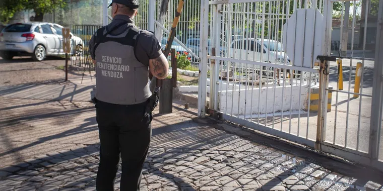 Desarticularon una red que ingresaba droga a las cárceles de Mendoza