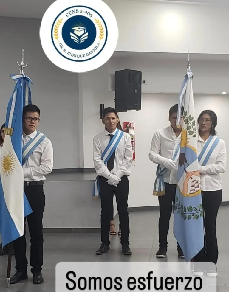 La historia de Misael, el estudiante sordo que viaja 200 kilómetros por día y logró ser abanderado