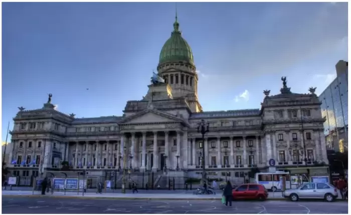 El Gobierno impulsa una amplia reforma laboral, con cambios en indemnizaciones, contratos y licencias