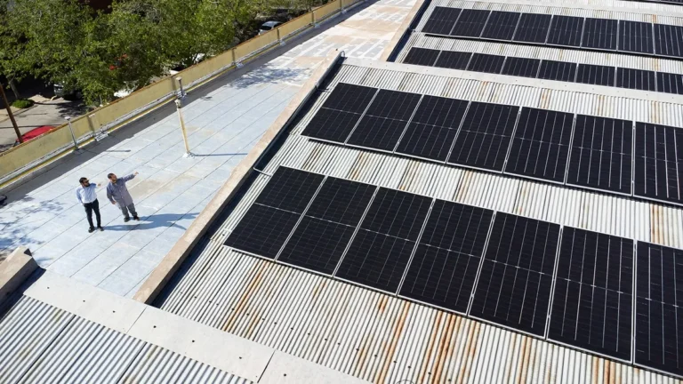 Mendoza pone a las escuelas a funcionar con energía solar y se convierte en pionera en el país