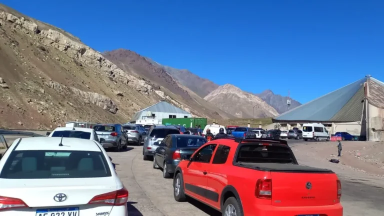 El paso a Chile colapsó en la previa del fin de semana largo: por lo menos 150 minutos de demora