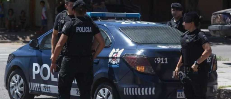 Guaymallén: tenía un arma, vio a la policía y la arrojó a un techo