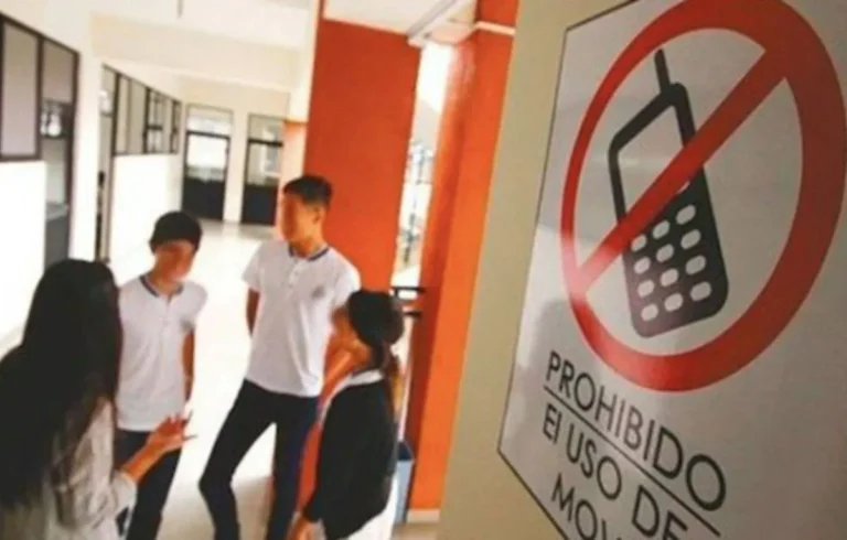 El colegio San Nicolás anunció que prohibirá el uso de celulares en su ciclo lectivo 2026